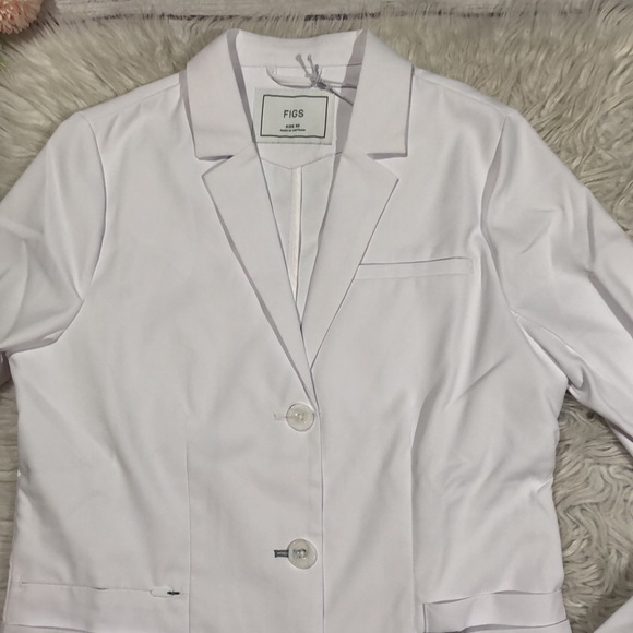 FIGS White Classic Bellevue Slim Long Lab Coat - Picture 12 of 16